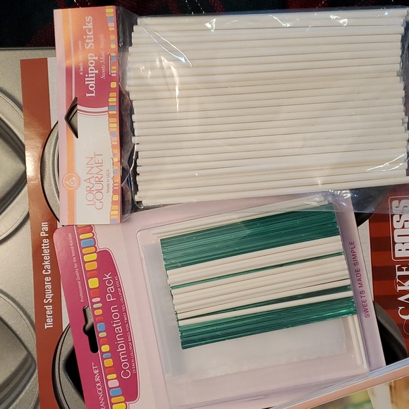 Easy As Pie Pops cookbook and assessories - Picture 4 of 7